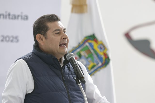 Alejandro Armenta llama a alumnos de la BUAP a despolitizar las protestas