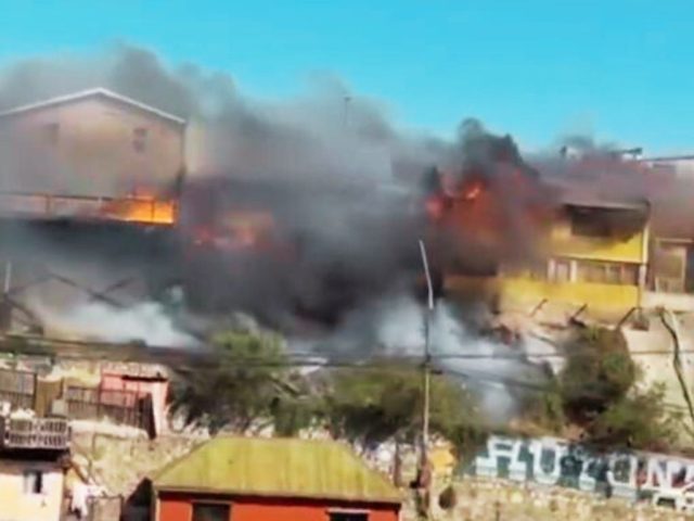 incendio en el Cerro Cordillera Valparaíso