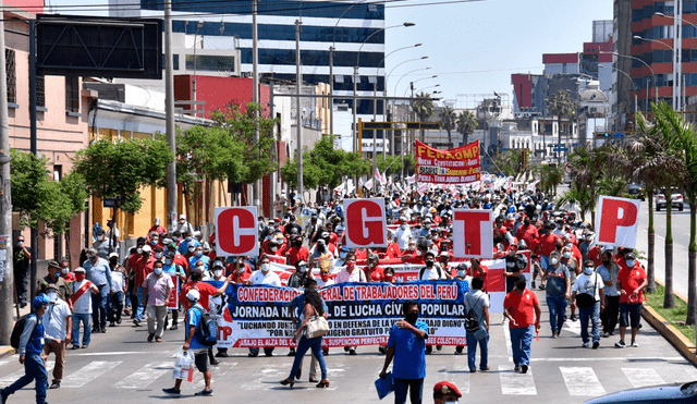 Trabajadores peruanos exigen una reforma laboral justa ante abusos y represión sindical