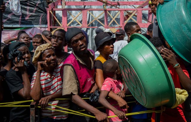 Violencia de pandillas en Haití desplaza 60 mil personas en un mes