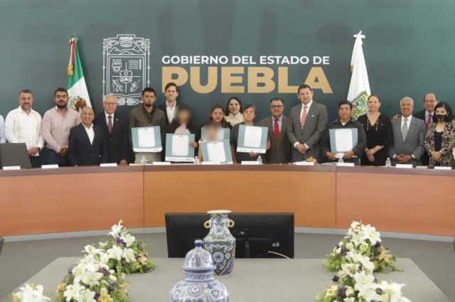 Bandera blanca contra analfabetismo: Puebla invitará a la lectoescritura a 150 mil adultos mayores 