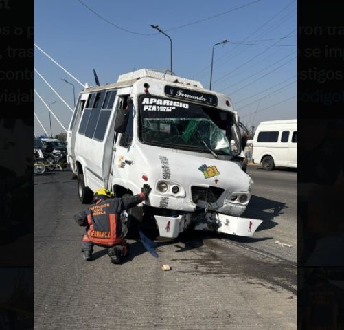 Choque de la ruta M21 deja ocho pasajeros lesionados en Puebla capital 