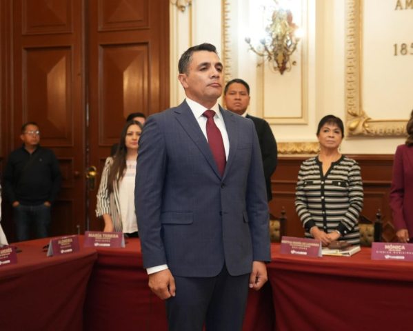 Félix Pallares toma protesta como titular de la SSC de Puebla