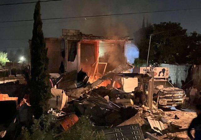 Explosión por fuga de gas causa derrumbe de vivienda en La Esperanza, Puebla