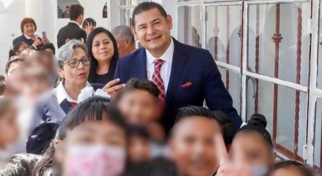 Un regreso con historia: el gobernador Alejandro Armenta visita su alma máter