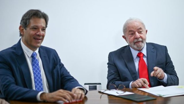 Brasil rechaza aranceles de EE.UU. al acero y aluminio y busca proteger su sector siderúrgico