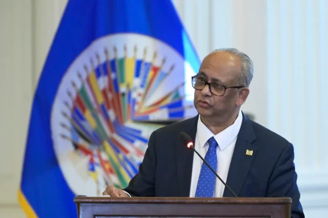 Albert Ramdin es elegido Secretario General de la OEA: Un reto diplomático para el Caribe y América Latina