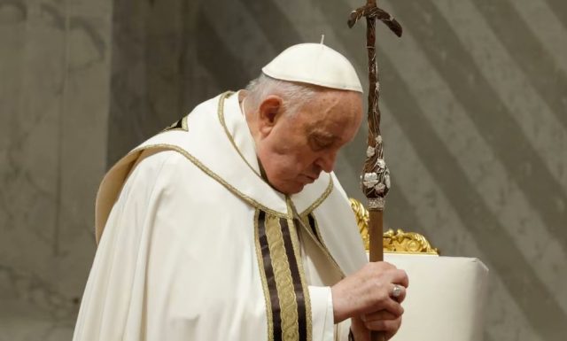 Vaticano revela que el Papa Francisco falleció por derrame cerebral e insuficiencia cardíaca